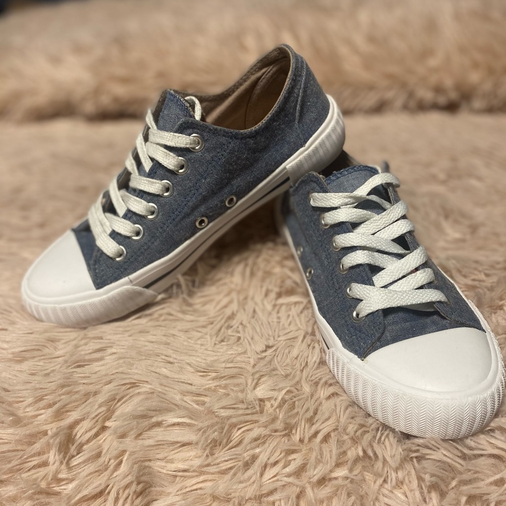 True craft canvas sneaker blue/white size 6